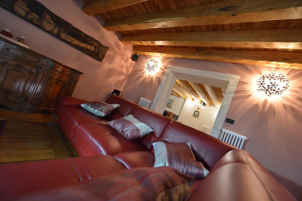 Villa Au Berceau Du Bien-Etre Chambave Zimmer foto